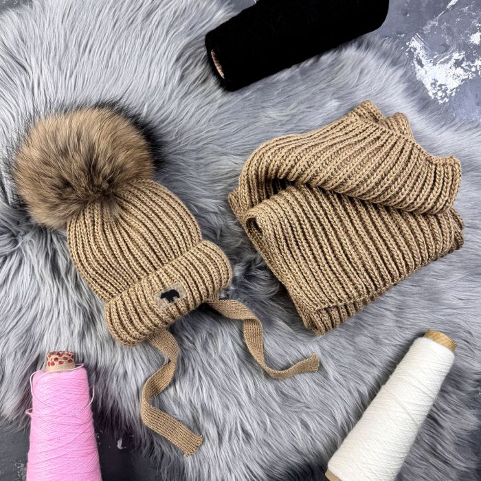 Зимовий в'язаний комплект дитячий бежевий з натуральним бубоном KID BEWARM