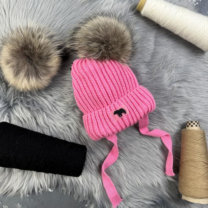 Зимова в'язана дитяча шапка рожева з двома натуральними бубонами KID BEWARM